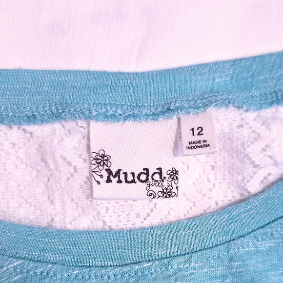 A Lot of 3 Girl's Tops, Youth Size 12 - 14 - Picture 11 of 11